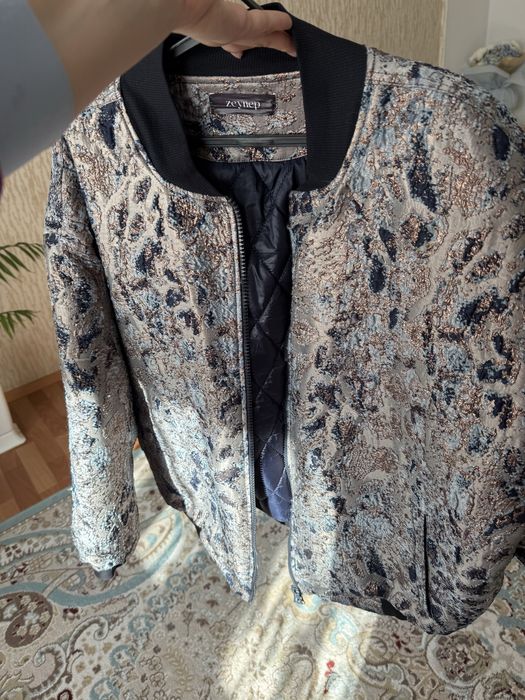 Казахсктанский дизайнерский бомбер