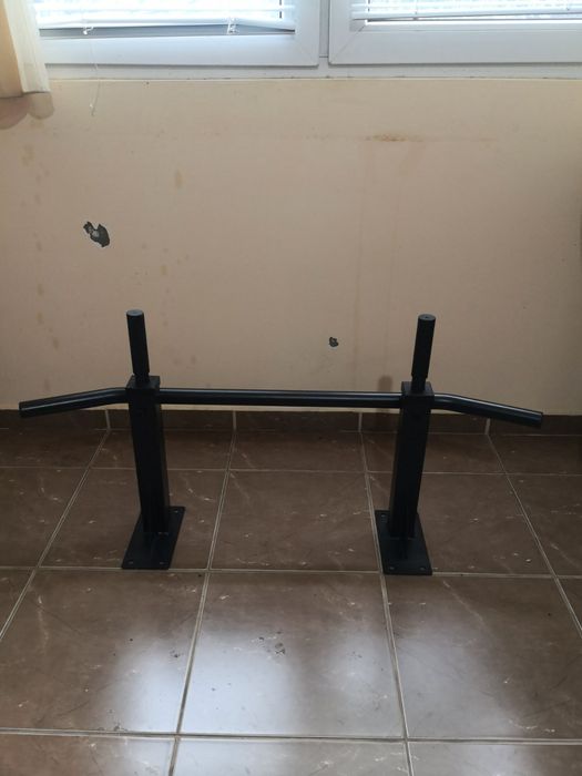 Продавам лост за монтаж на стена