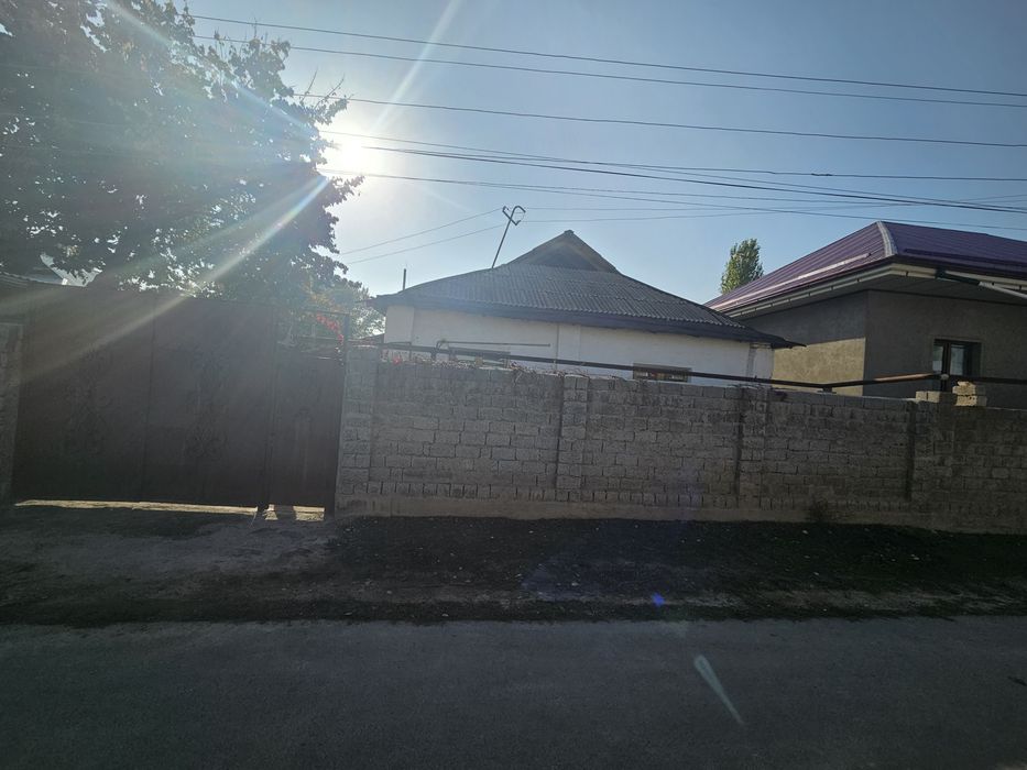 Бустонлиқ  тумани Озодбош махалласида 3 хона 5 сотихли уй сотилади.