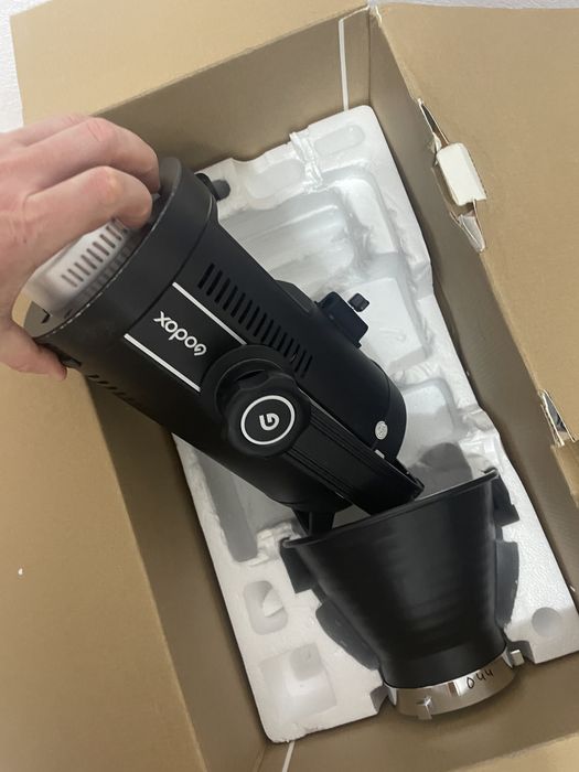 световые приборы Godox SL150II