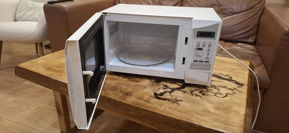 Микровълнова печка Daewoo KOR-6L0B