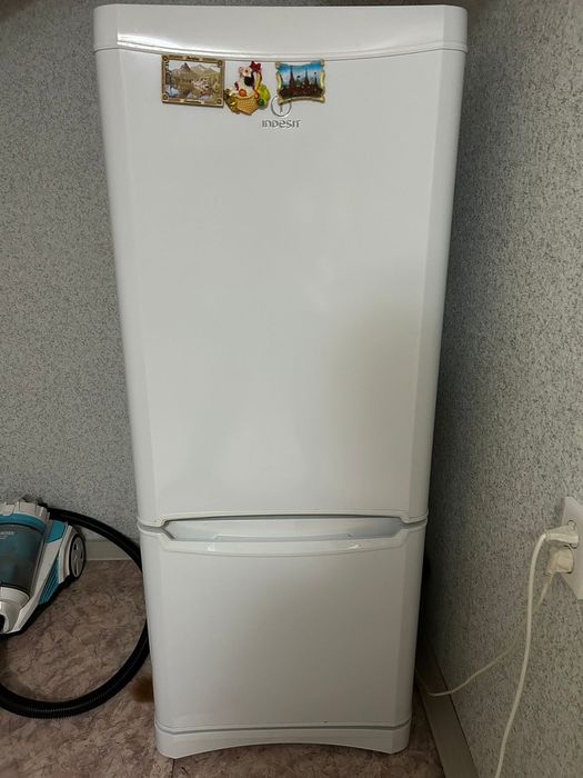 Холодильник Indesit