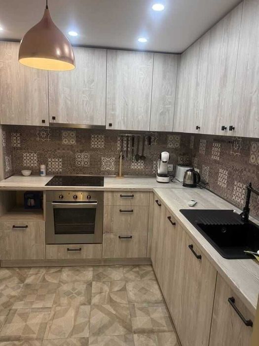 Дава се под наем Тристаен апартамент в София, Оборище - 90 кв.м за 746.64 € - Снимка #2