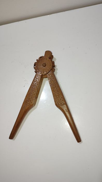 Cleste pentru nuci, alune