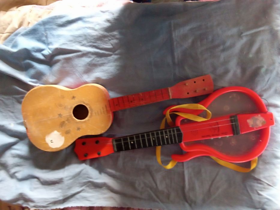 Гитары игрушечные