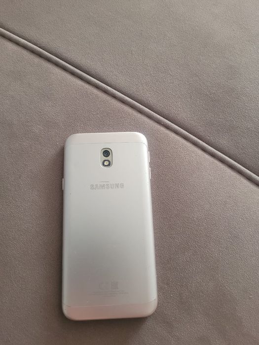 Телефон Samsung J3