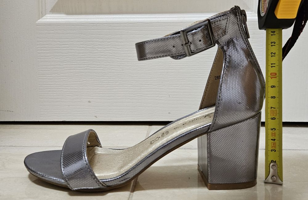 Sandale cu toc 6cm din piele argintie, 37, stare ff buna