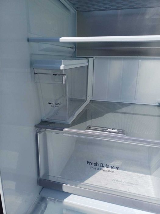 . Хладилник LG Side by Side NoFrost