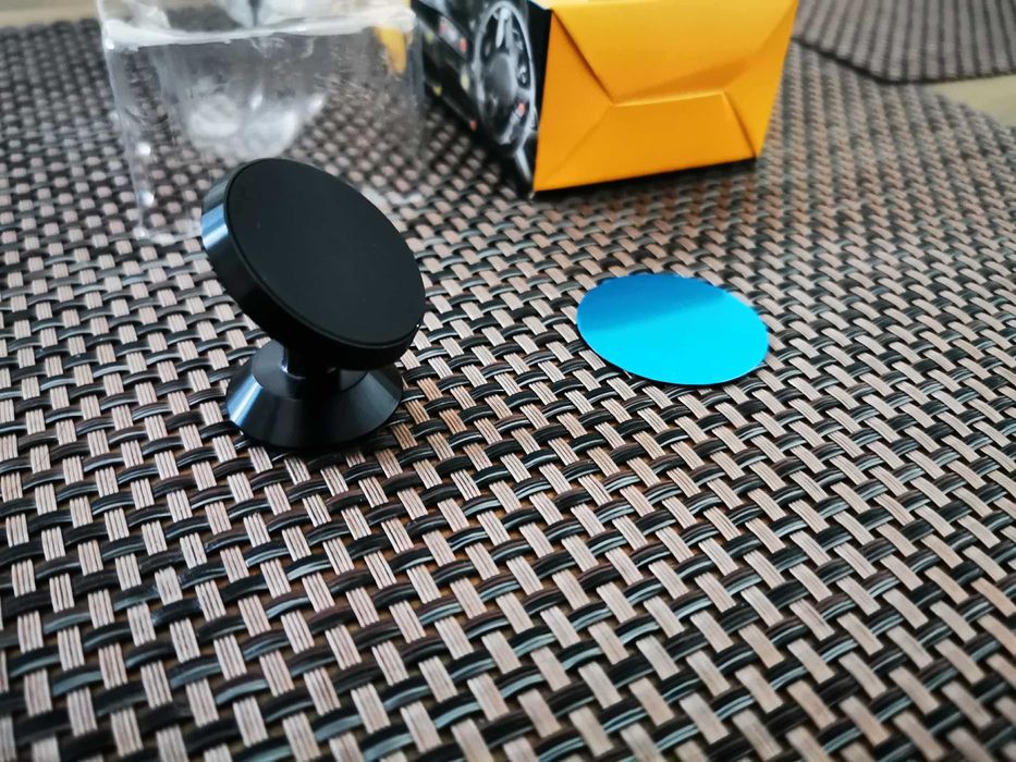 Suport auto masina pt telefon mobile prindere adeziva magnetica