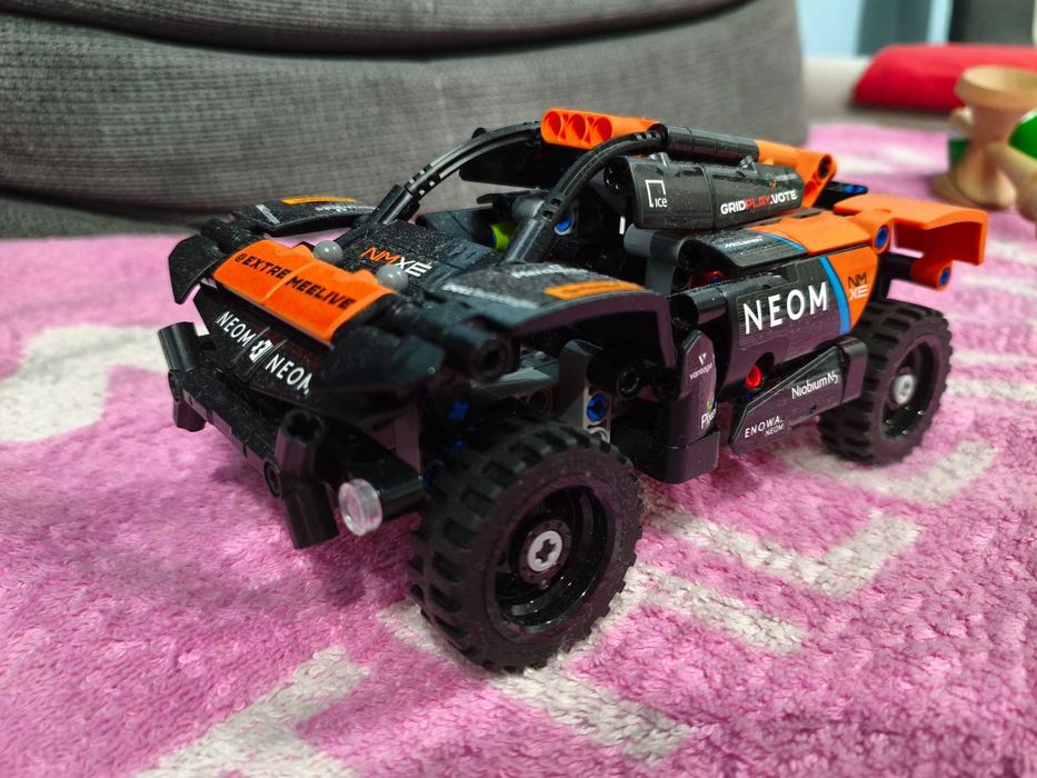 LEGO Technic NEOM McLaren Extreme E Race Car 42166 7+ masina de curse