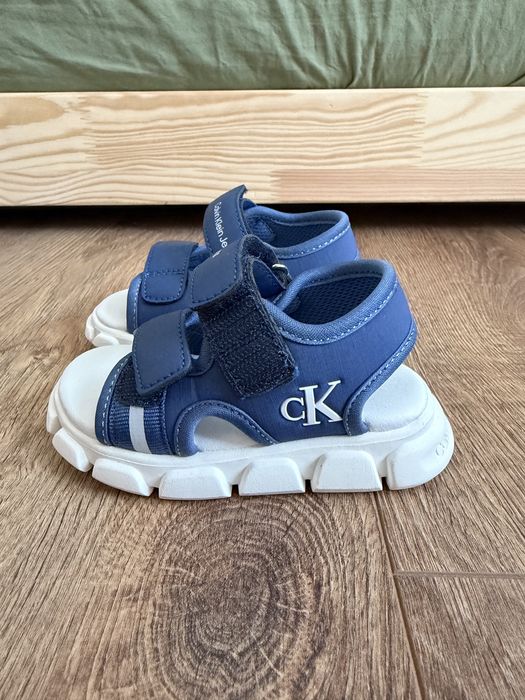 Чисто нови сандали за момче Calvin Klein, размер 21