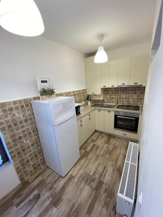 Inchiriez apartament