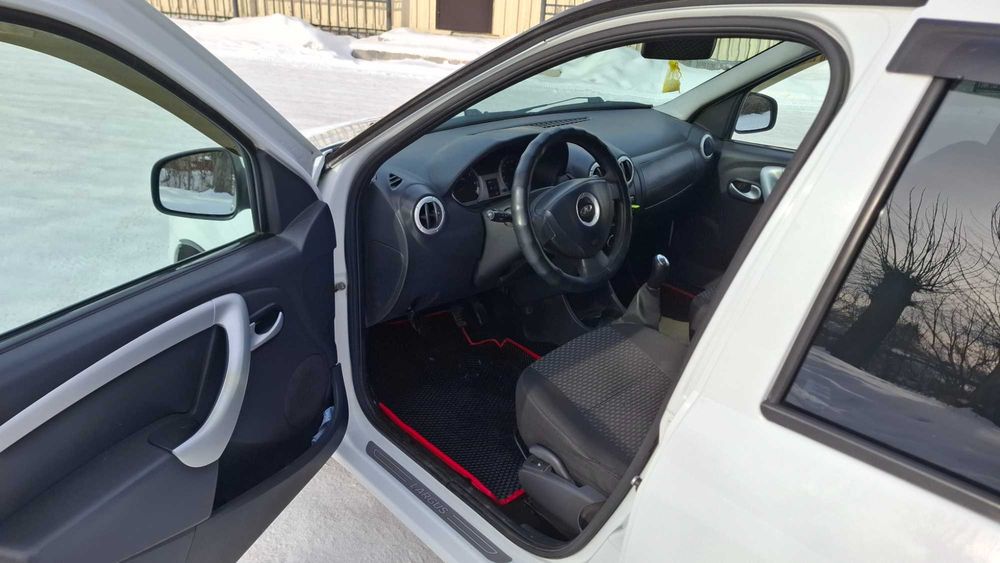 Продам ларгус...