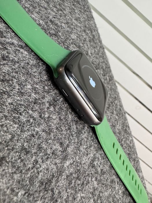 Apple Watch Series 3 (38мм) GPS + Зелена Каишка и USB-C Зарядно