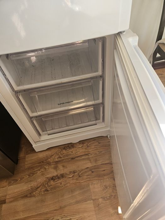 Холодильник Ariston