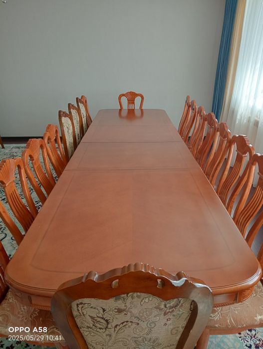 Продам стол для зала.