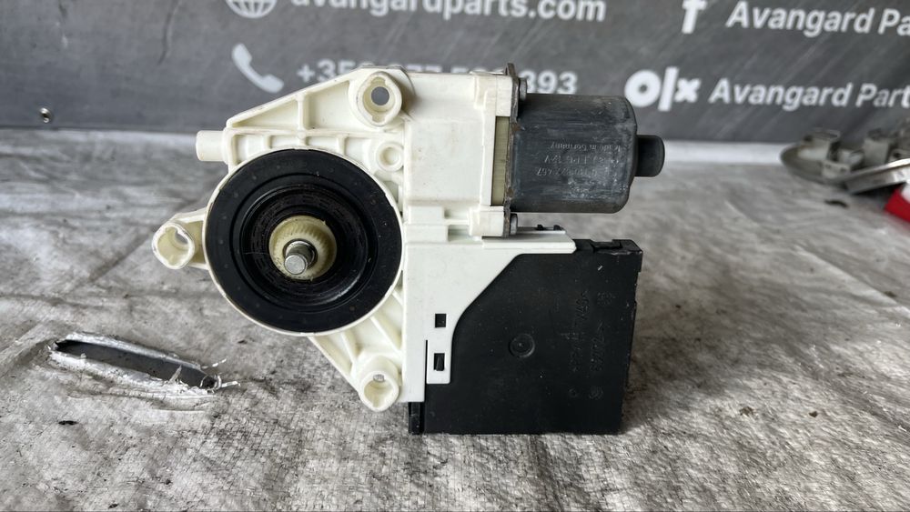 Volkswagen Golf 6 2008- моторче за предно дясно стъкло