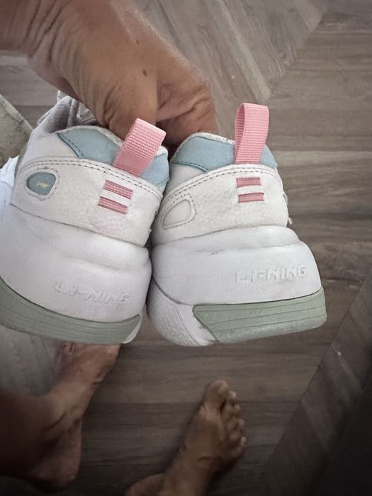 Продаются кроссовки li - ning и reebook