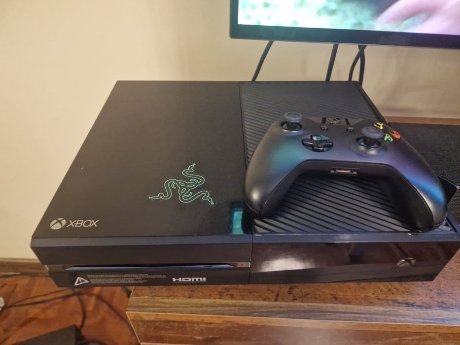 Конзола Xbox One 500gb с джойстик. Почистена!