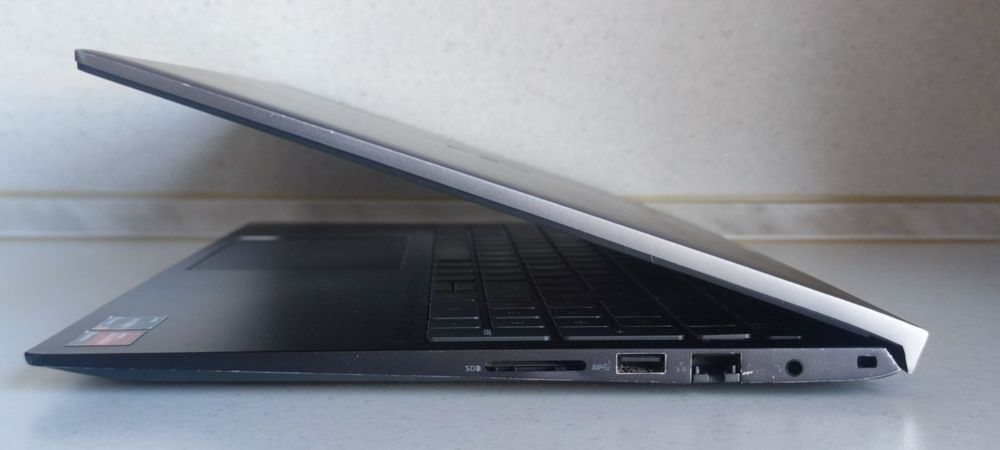 Dell Vostro 5515 Ryzen 5 5500U / 16GB / 512GB SSD / 15.6" FHD