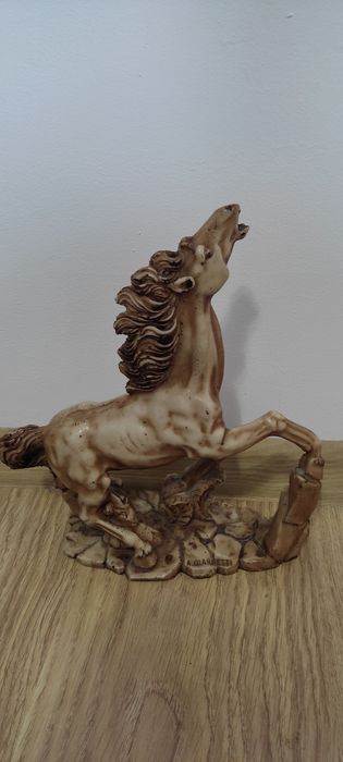 Cal sculptura semnata A.Giannetti
