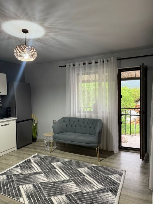Închiriez apartament