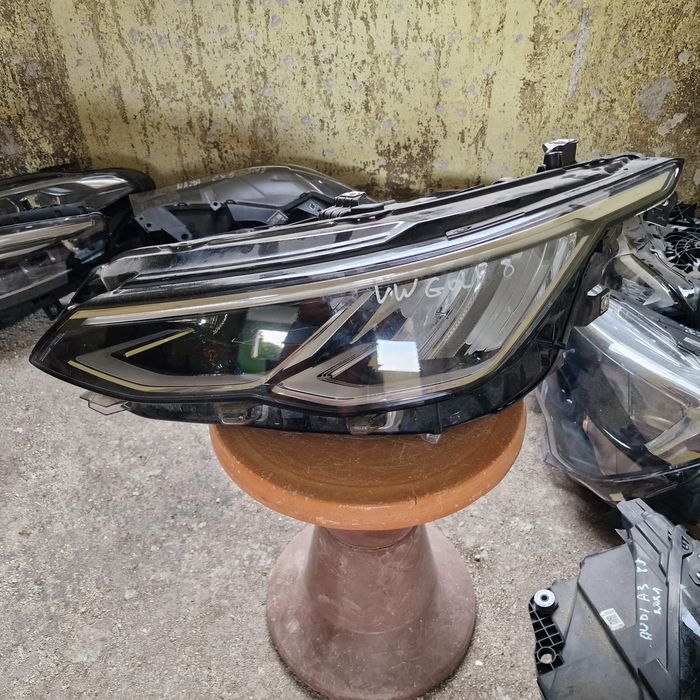 VW GOLF 8  LED 2020 ляв и десен фар