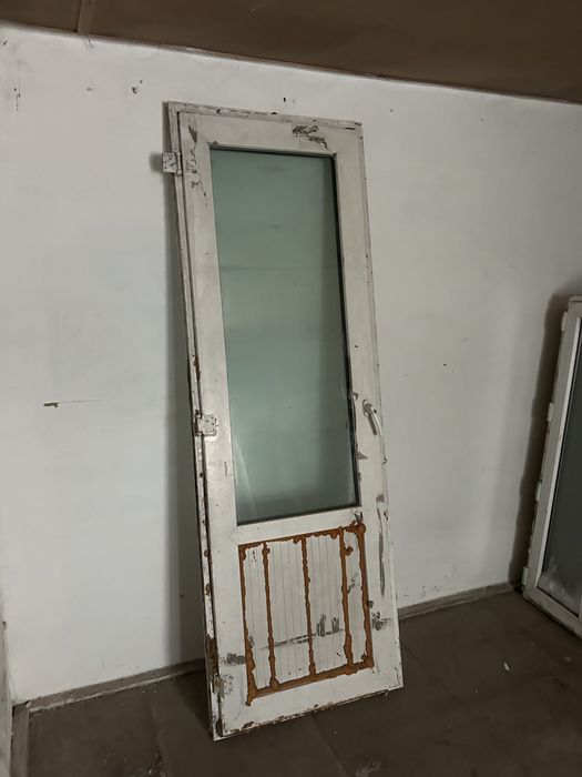 Продам пластиковые двери