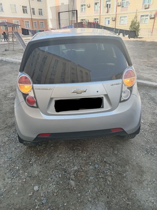 Mashina sotiladi spark