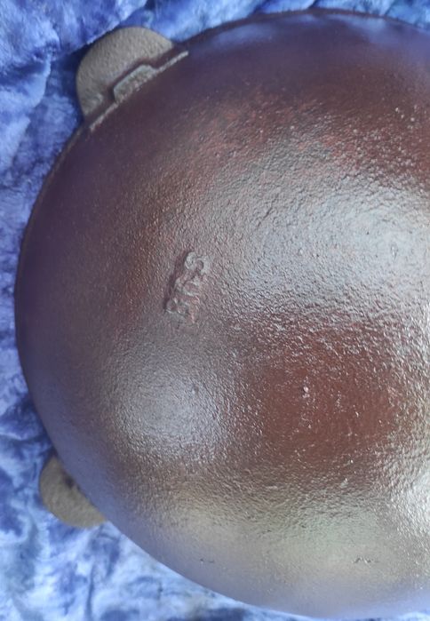 Продам стариный чугунный казан 6 литров