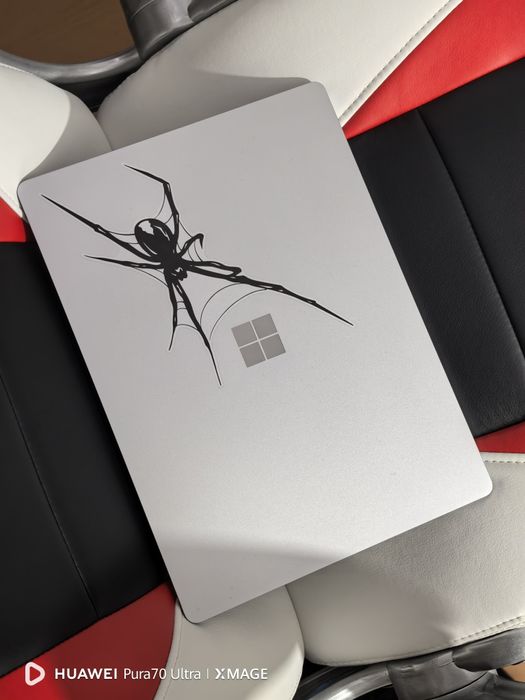 Продавам Microsoft Surface Laptop 3