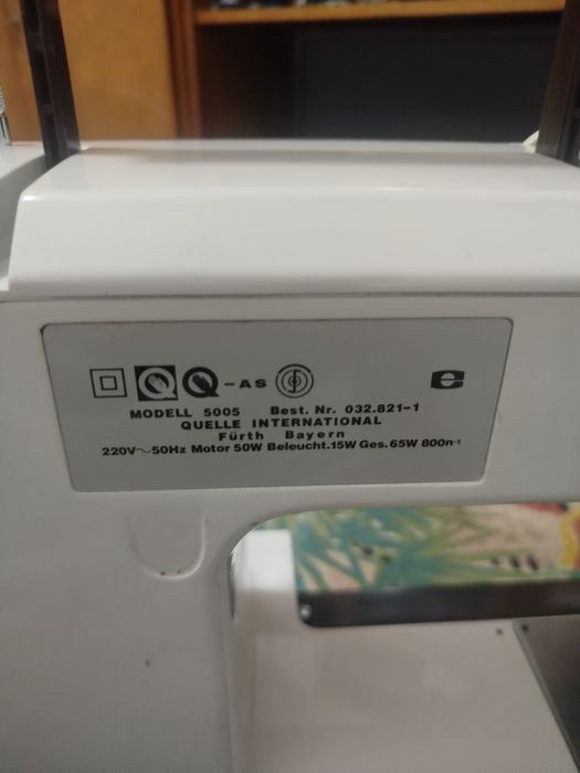Mașină de cusut prifileg  este din metal face multe operatiial