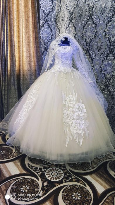 Келин либослар сотилади донаси 150 Минг сум дан