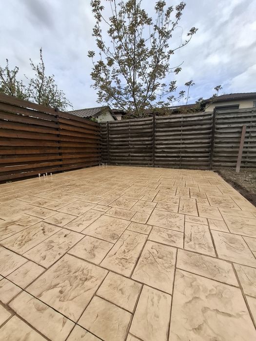 Beton amprentat decorativ,beton periat, beton simplu, tencuiala amprentata, fațade, garduri  socluri amprentate