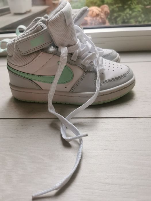 Adidas Nike mar. 28,5