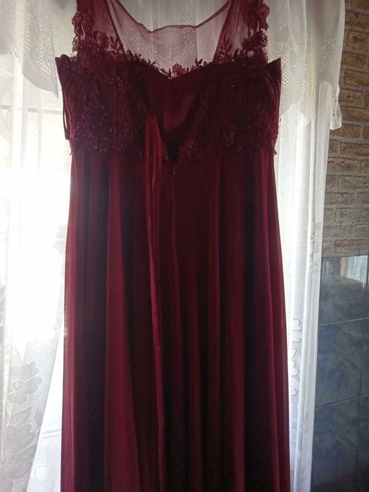 Безупречна Бутикова бална рокля