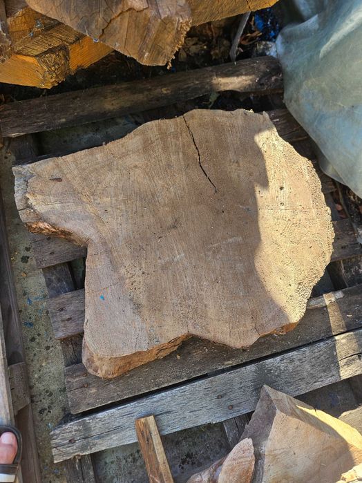 Продавам янове от орех.