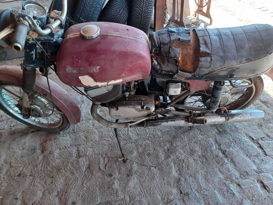 Ява чз 350 6 волта.  Не ритат