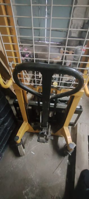 Стакер механичен 1тон