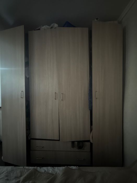 Продам шифоньер  б.у