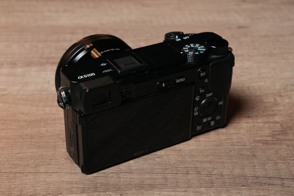 Фотокамера Sony a6100