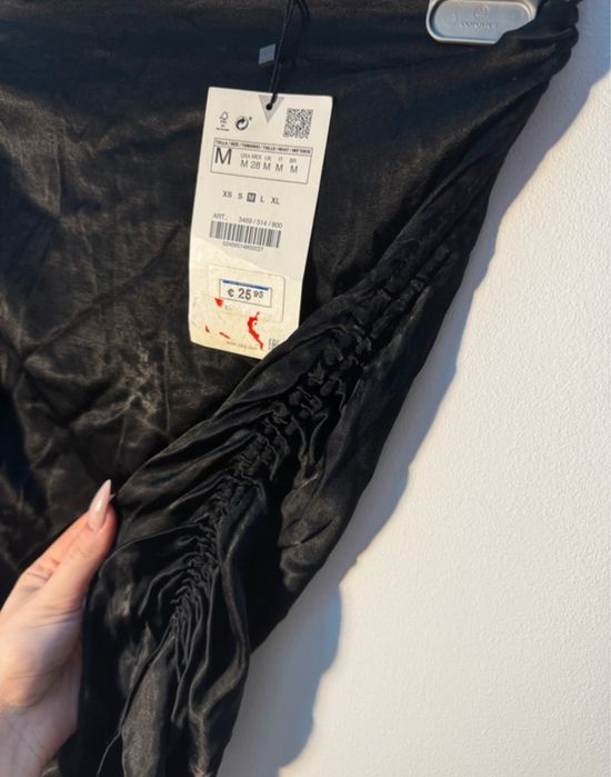 Fusta scurta satinata marimea M, zara