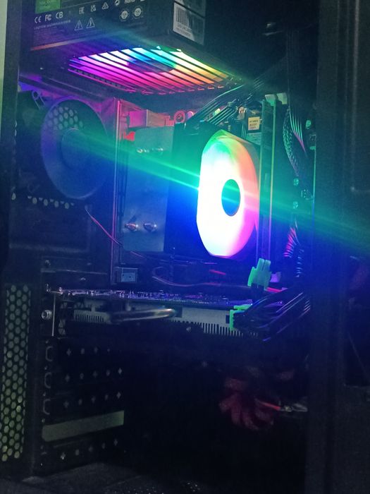 Комплект компьютер сотилади