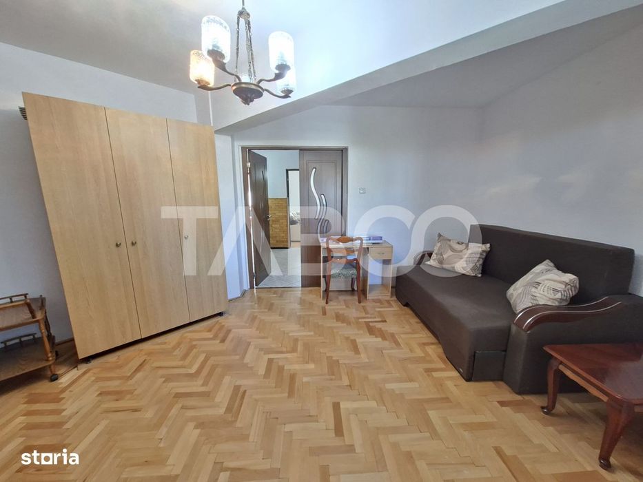 Apartament de inchiriat 2 camere zona Strand etaj 3 bucatarie separata