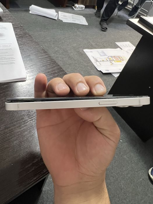 ¡Phone 12 ekran battareya rashodi bor