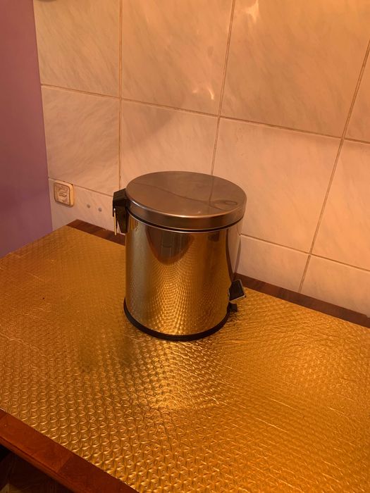 Продам ведро для мусора пластик. в метал. никелир. корпусе (РФ)