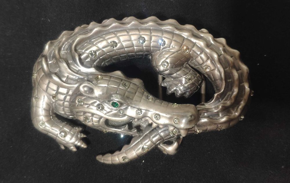 Пряжки редкие крупные