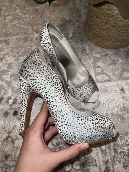 Белые туфли со стразами 36 р