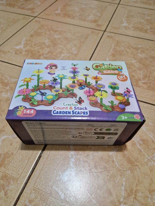 Set constructie flori 144 piese