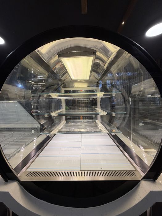 Хладилна витринина сладкарска